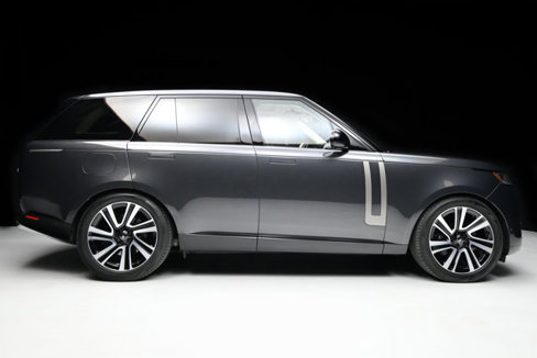 Used 2023 Land Rover Range Rover SE image 2