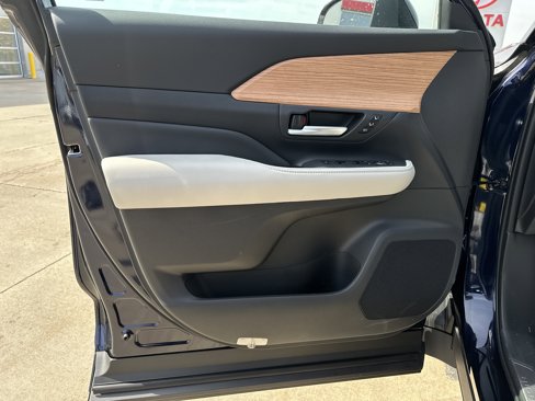 New 2026 Toyota Grand Highlander Platinum image 9