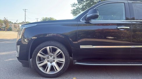 Used 2015 Cadillac Escalade Luxury image 4