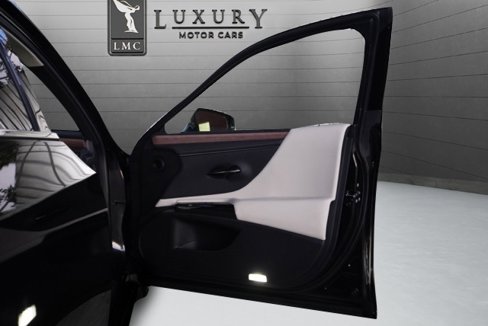 Used 2025 Lexus ES 350 w/ Premium Package image 17