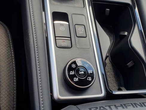 New 2025 Nissan Pathfinder SL image 26