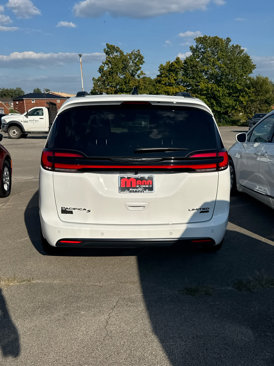 New 2026 Chrysler Pacifica Limited image 5