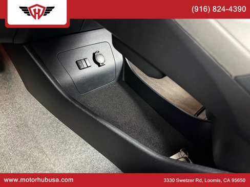 Used 2015 Toyota Prius Five image 33