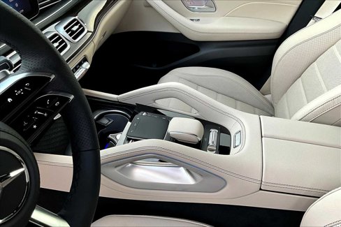 New 2026 Mercedes-Benz GLS 580 4MATIC image 7