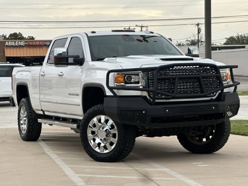 Used 2018 GMC Sierra 2500 Denali w/ Duramax Plus Package image 3