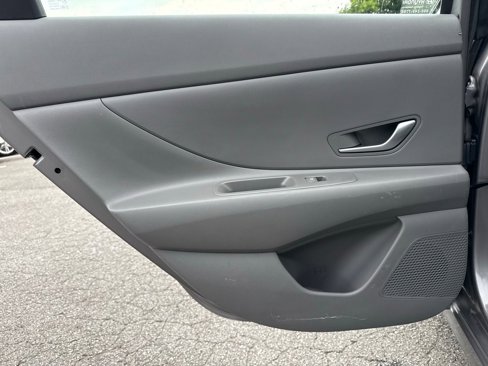 Used 2021 Hyundai Elantra SE image 26