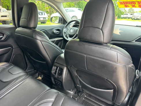 Used 2019 Jeep Cherokee Latitude Plus w/ Cold Weather Group image 16