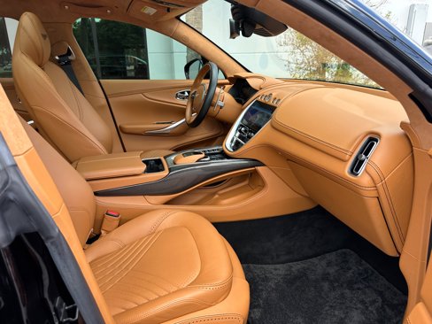 Used 2021 Aston Martin DBX image 8