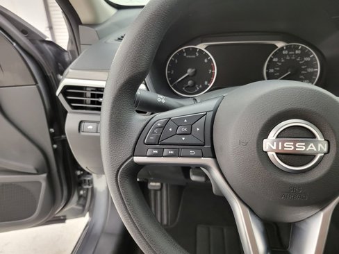 Used 2024 Nissan Altima 2.5 SV image 4