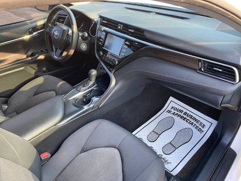 Used 2020 Toyota Camry LE image 7