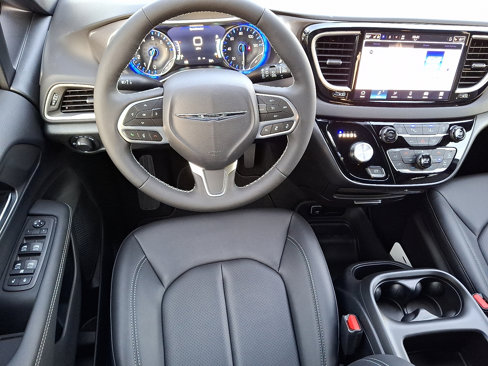 New 2026 Chrysler Voyager LX image 8