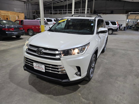 Used 2018 Toyota Highlander AWD V6 image 3