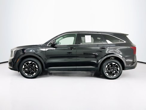 Used 2024 Kia Sorento S image 4