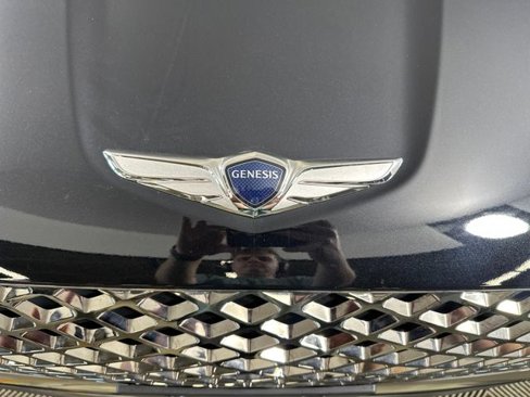 Used 2025 Genesis GV70 2.5T Advanced w/ Advanced Package image 9