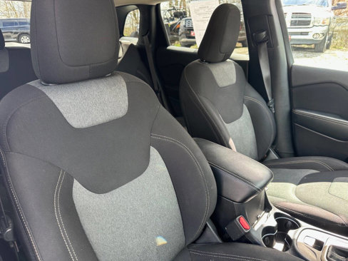 Used 2016 Jeep Cherokee Sport w/ Cold Weather Group image 14
