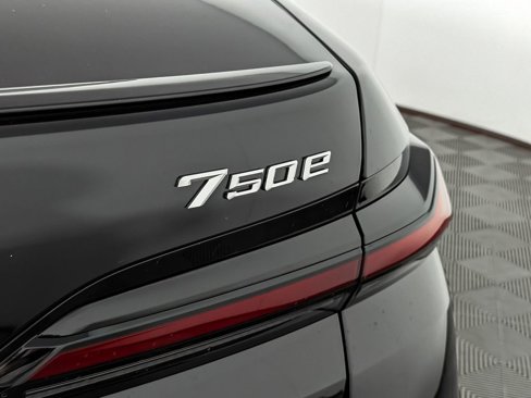 New 2026 BMW 750e xDrive w/ Premium Package image 6