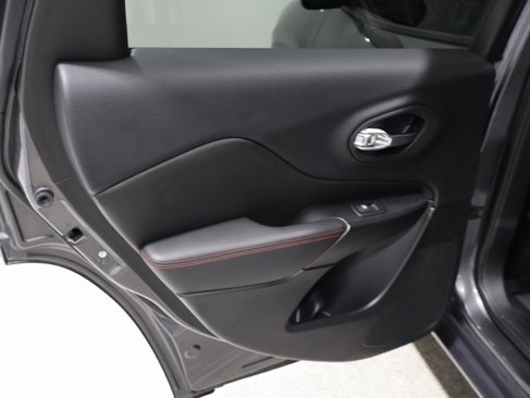 Used 2019 Jeep Cherokee Trailhawk w/ Comfort/Convenience Group image 19