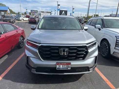 Used 2025 Honda Pilot EX-L image 2