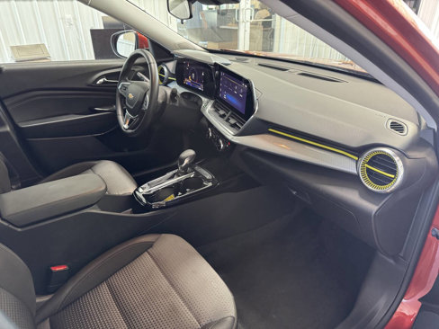 Used 2024 Chevrolet Trax LT w/ Driver Confidence Package image 37