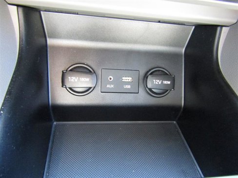 Used 2020 Hyundai Elantra SE image 19