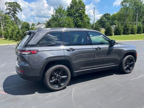 Used 2023 Jeep Grand Cherokee Altitude image 6