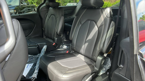 New 2025 Chrysler Pacifica Select image 20