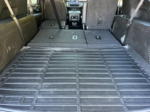 Used 2023 Chevrolet Suburban Premier image 18