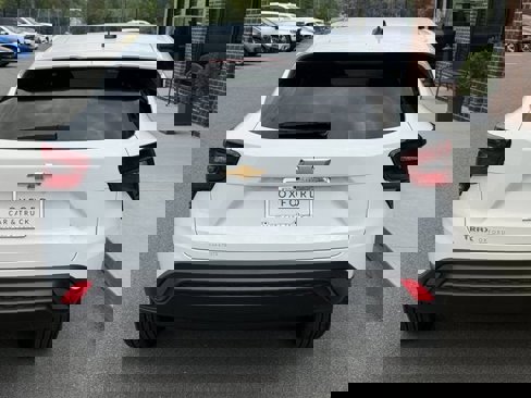 Used 2025 Chevrolet Trax LS w/ LS Convenience Package image 5