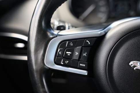 Used 2020 Jaguar F-PACE Prestige image 28