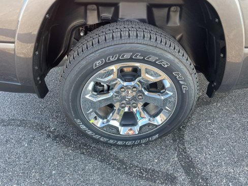 New 2026 RAM 1500 4x4 Crew Cab image 11
