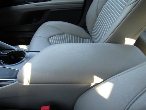 Used 2020 Toyota Camry SE image 22