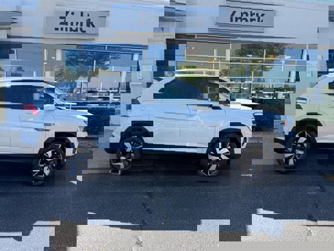 New 2026 Volkswagen Atlas Cross Sport SE image 2