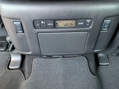 Used 2024 Nissan Armada Platinum w/ Captain's Chairs Package image 21