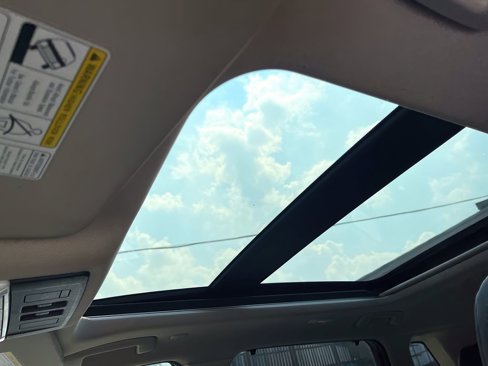 Used 2022 Nissan Rogue SV w/ SV Premium Package image 18