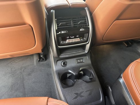 New 2026 BMW X7 M60i image 32