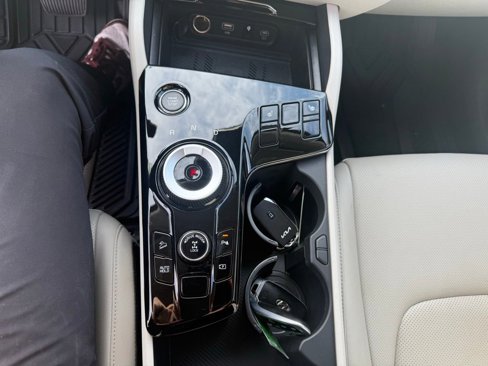 Used 2024 Kia Sportage EX image 12