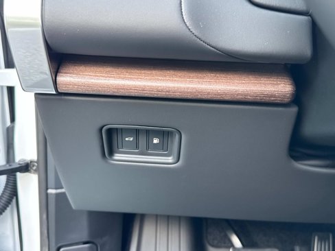 New 2025 Land Rover Range Rover SE image 32