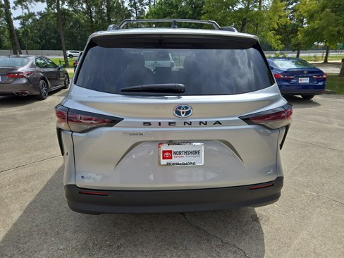 Certified 2025 Toyota Sienna LE image 4