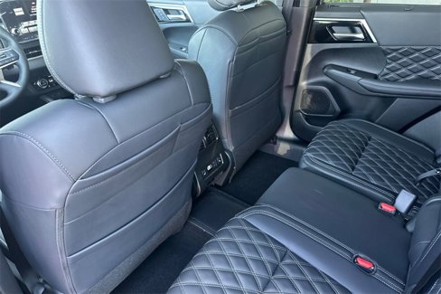New 2025 Mitsubishi Outlander SEL image 13