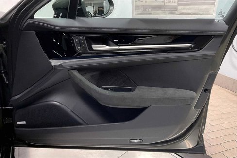 New 2025 Porsche Panamera 4 image 26
