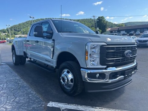 New 2025 Ford F350 XL image 3