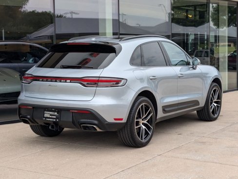 Certified 2025 Porsche Macan image 9