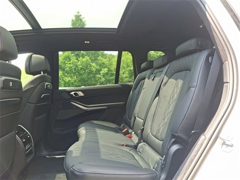 New 2026 BMW X7 M60i w/ Climate Comfort Package image 9