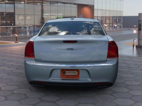 Used 2019 Chrysler 300 Touring image 5