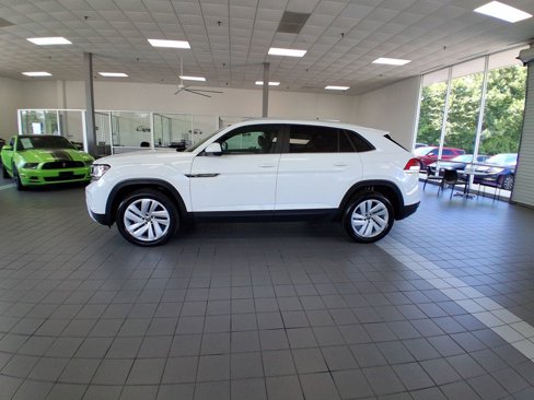 Used 2022 Volkswagen Atlas Cross Sport SE w/ Panoramic Sunroof Package image 2