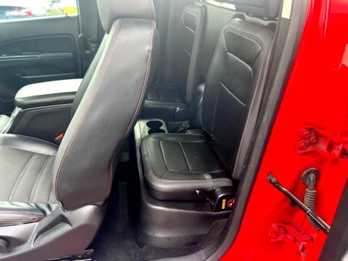 Used 2016 GMC Canyon SLE image 13