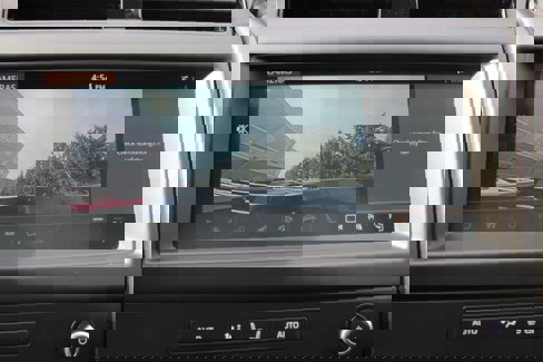 Used 2020 Land Rover Discovery Landmark image 15