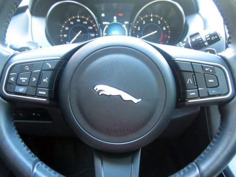 Used 2019 Jaguar F-PACE Premium image 24