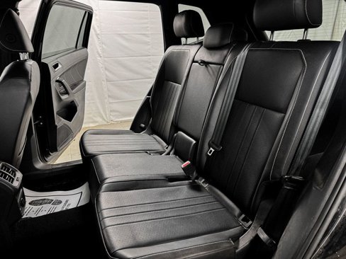 Used 2023 Volkswagen Tiguan SE R-Line image 10