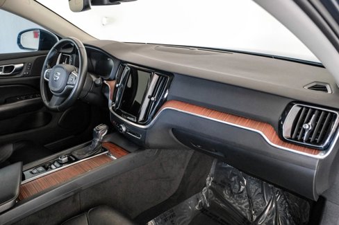 Used 2021 Volvo S60 T5 Momentum image 12